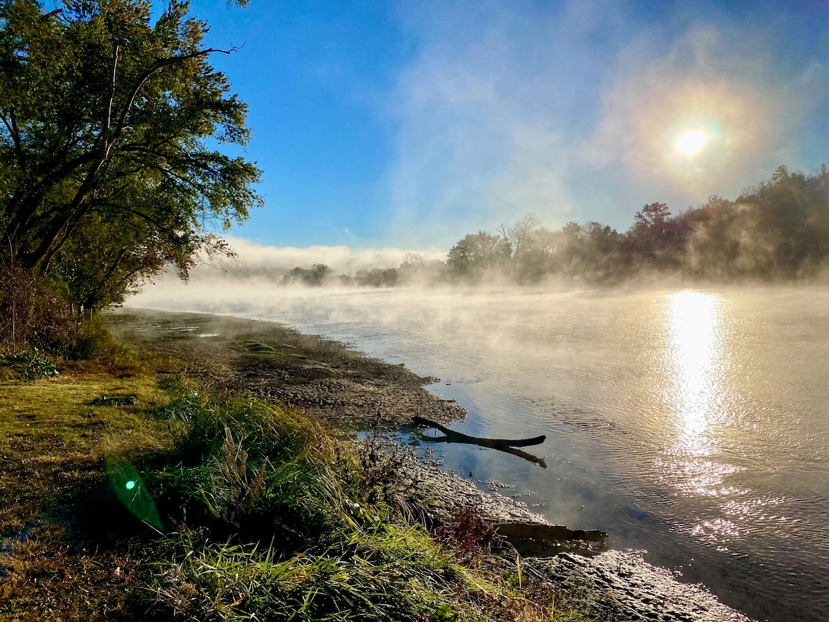 Big Red Lodge, Wade-in River Access 200码