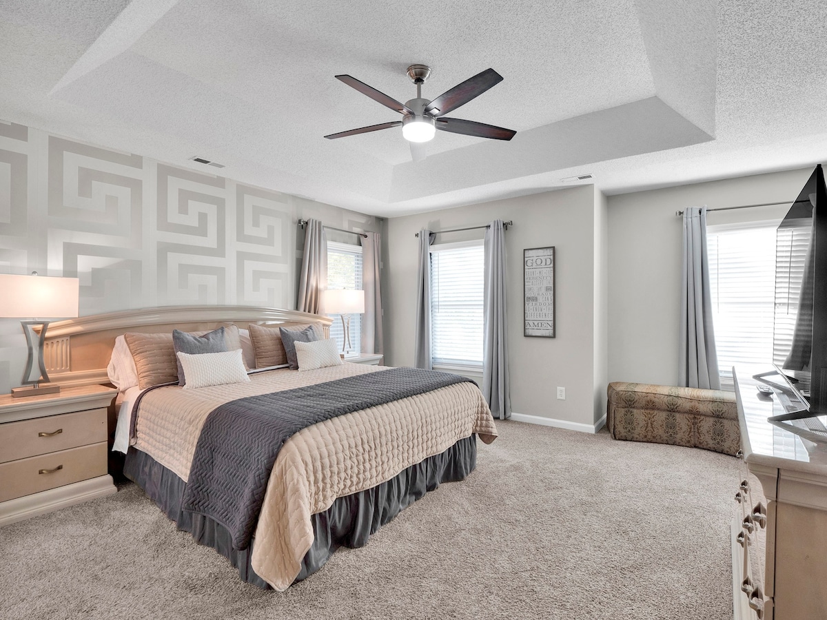 King Bed| 15 Mins to Uptown Charlotte| Fast Wi-Fi
