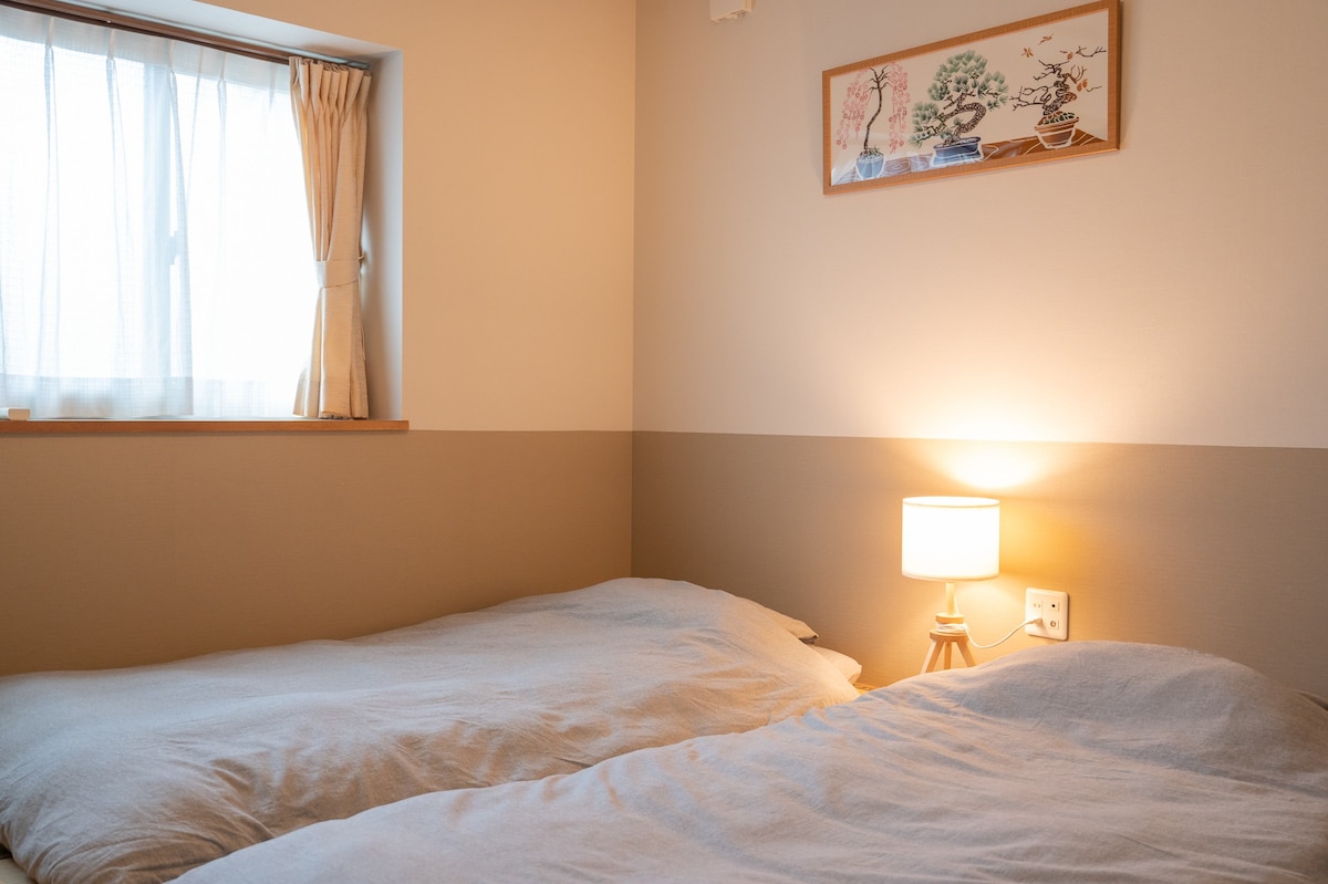 Japanese-style Room in Cozy Modern Guesthouse (椿)