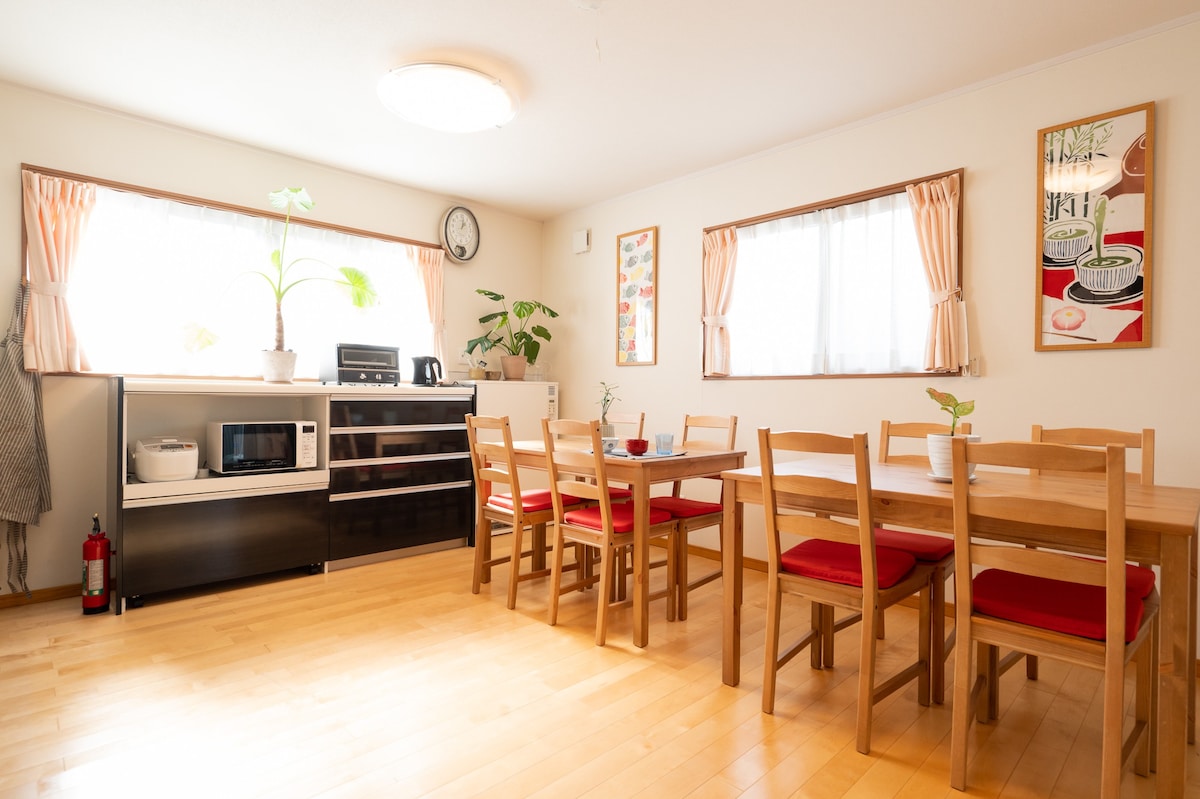 Japanese-style Room in Cozy Modern Guesthouse (椿)