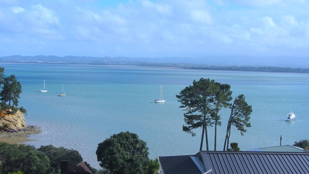 Stunning sea views from comfortable flat for two