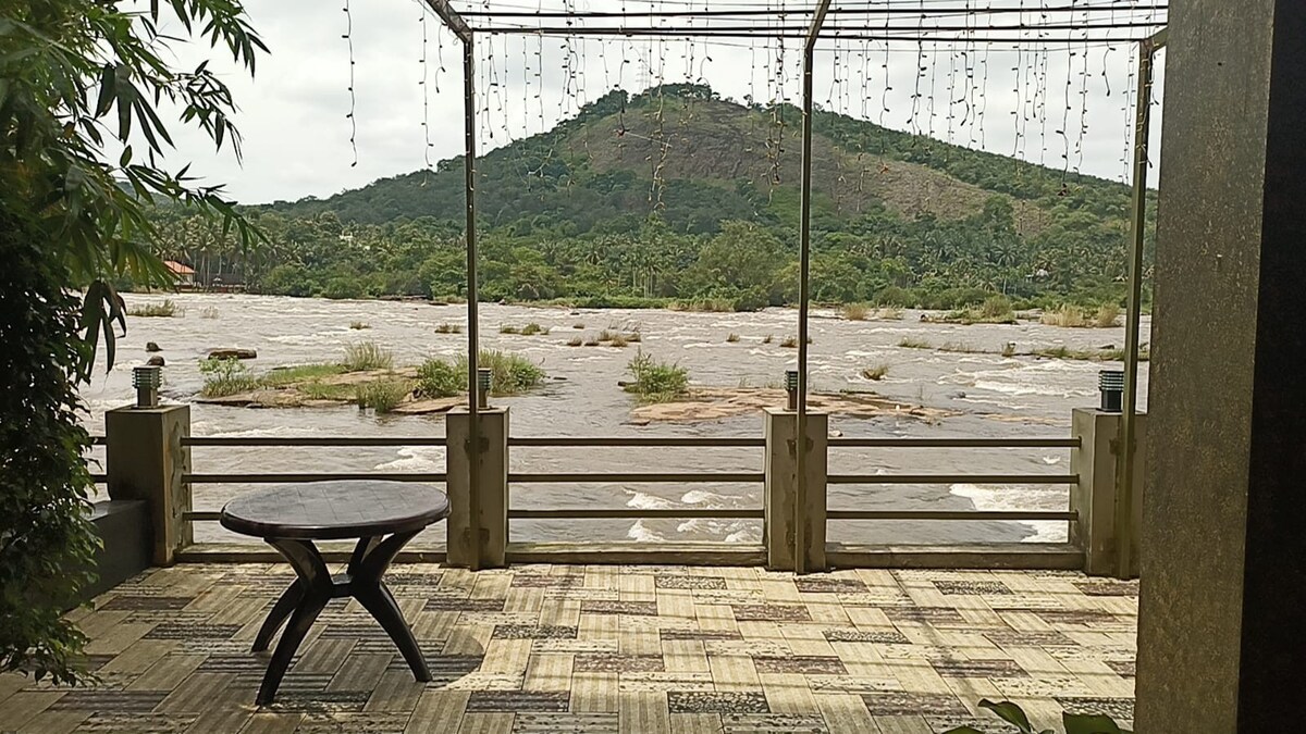 Amazing River view Athirappilly