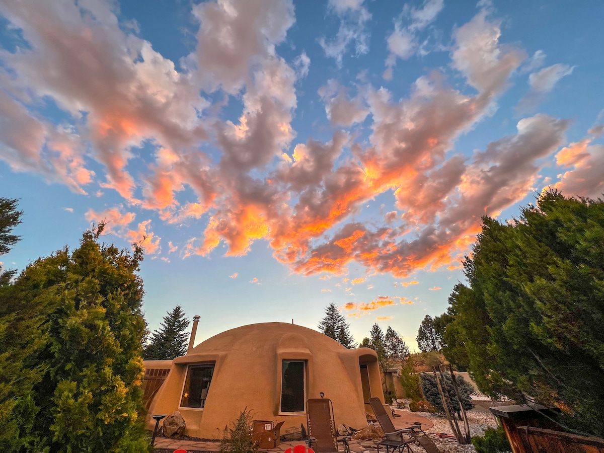 Dome Sweet Dome ~ hot tub & epic views on 12 acres