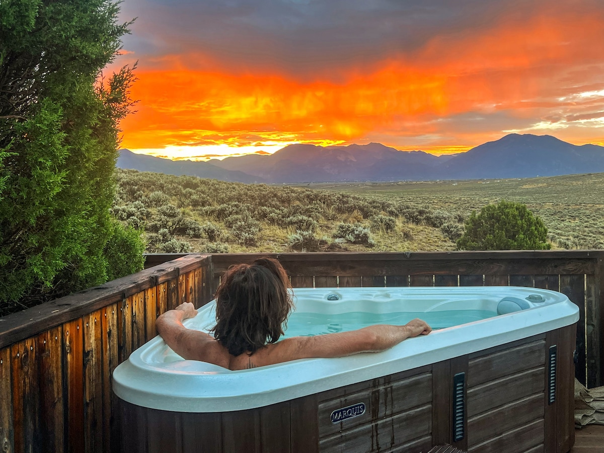 Dome Sweet Dome ~ hot tub & epic views on 12 acres