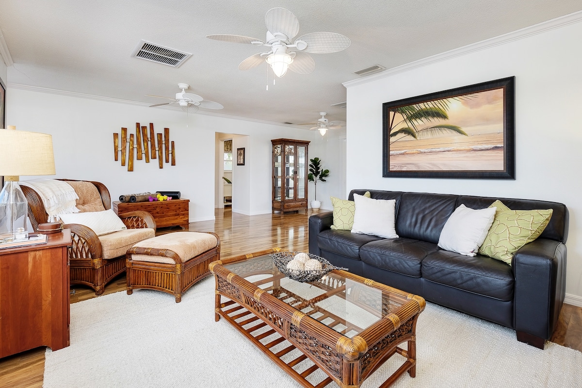 Walking distance to Nokomis Beach!