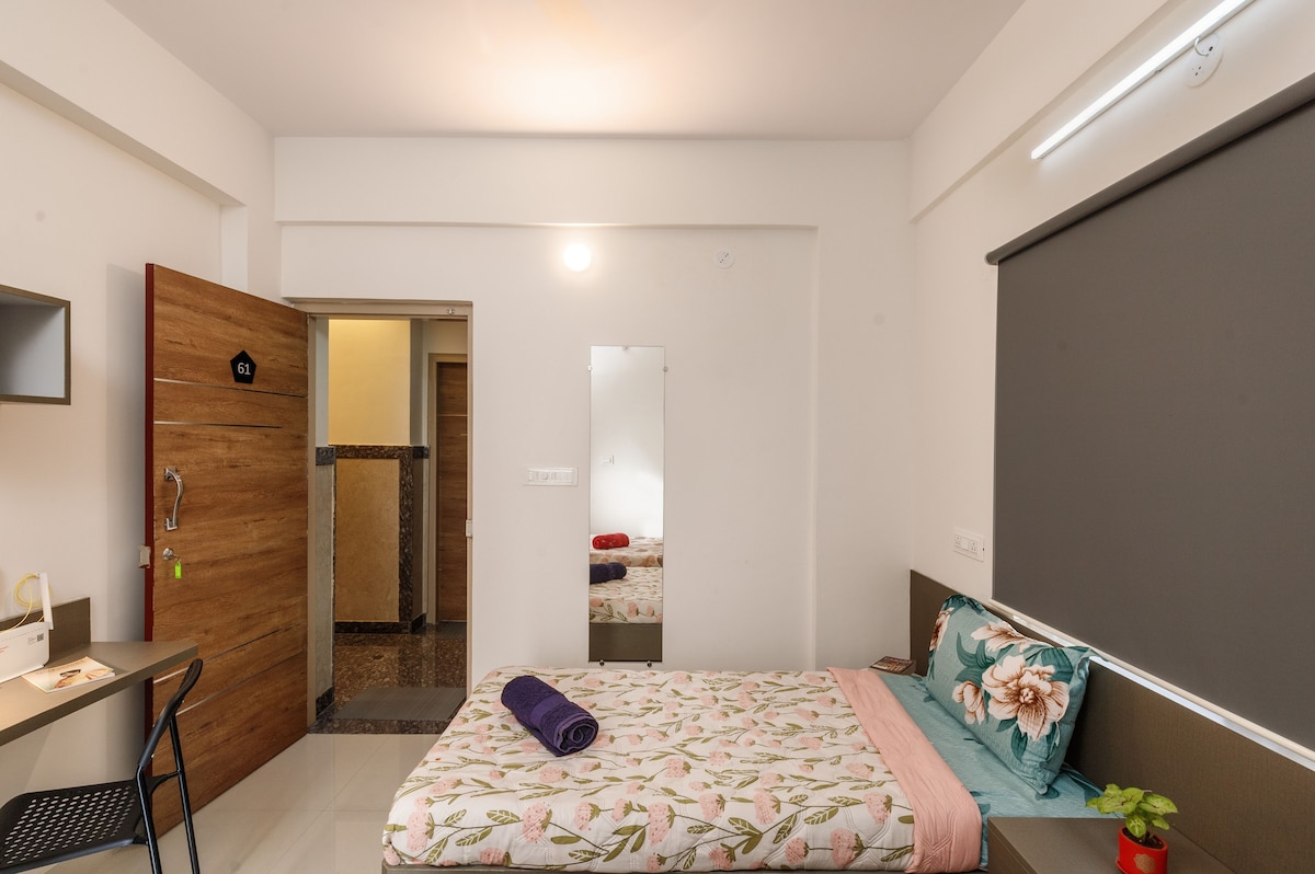 41: Cozy Room at AECS Layout near Marathahalli
