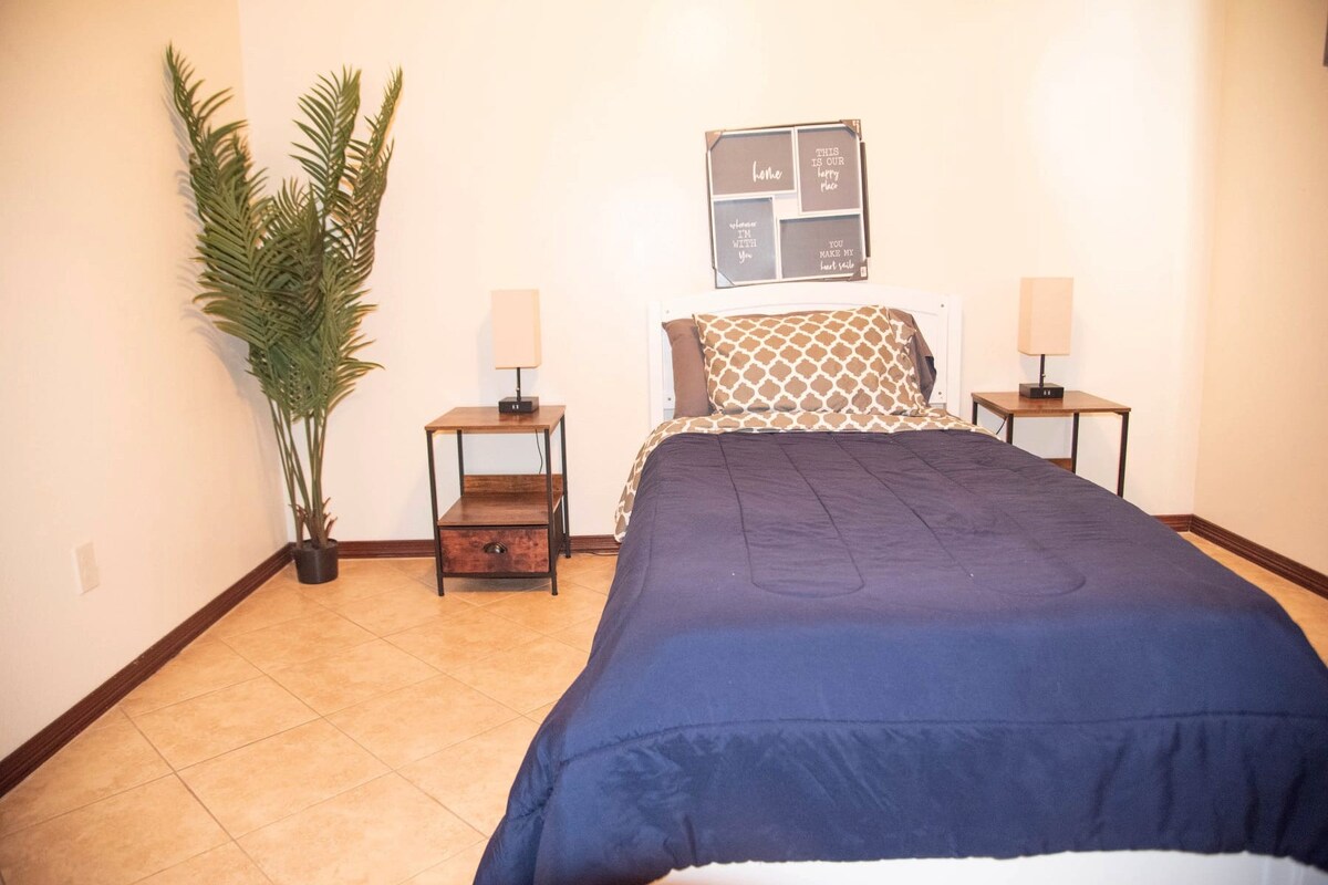 3BD 2BT town suite minutes away Medical Center