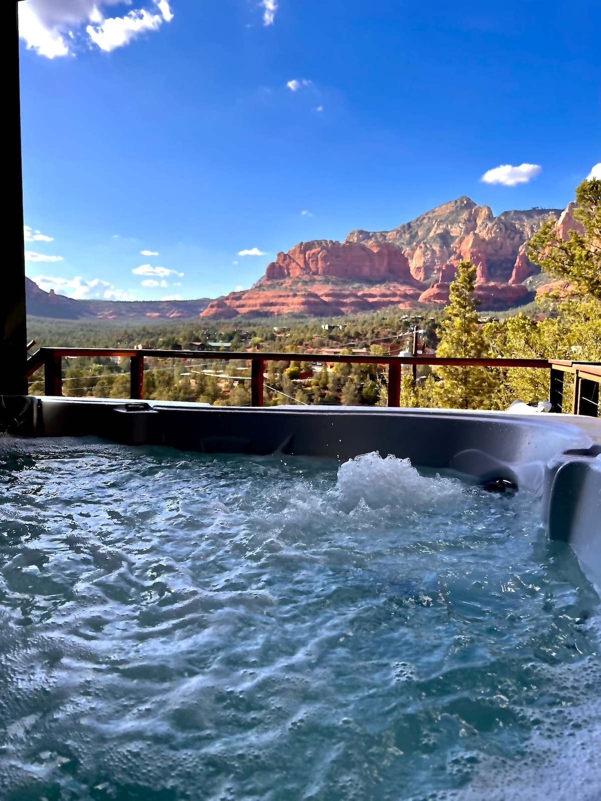 Studio Hot Tub w Amazing Views!