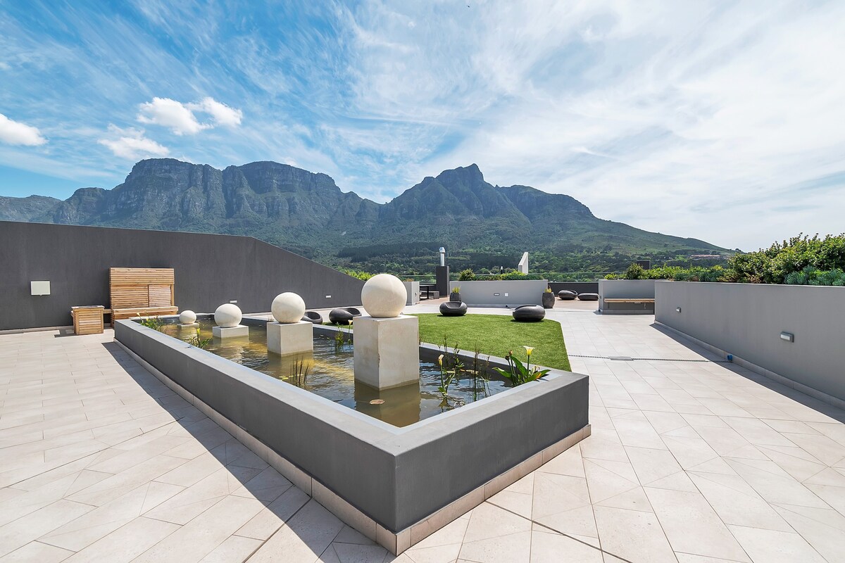 Rooftop with breathtaking views of Table Mountain.