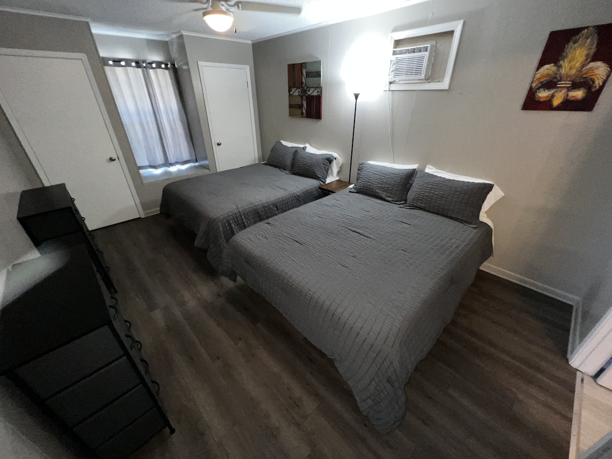 !Newly Renovated! Pelican Lodging #2 (Upstairs)