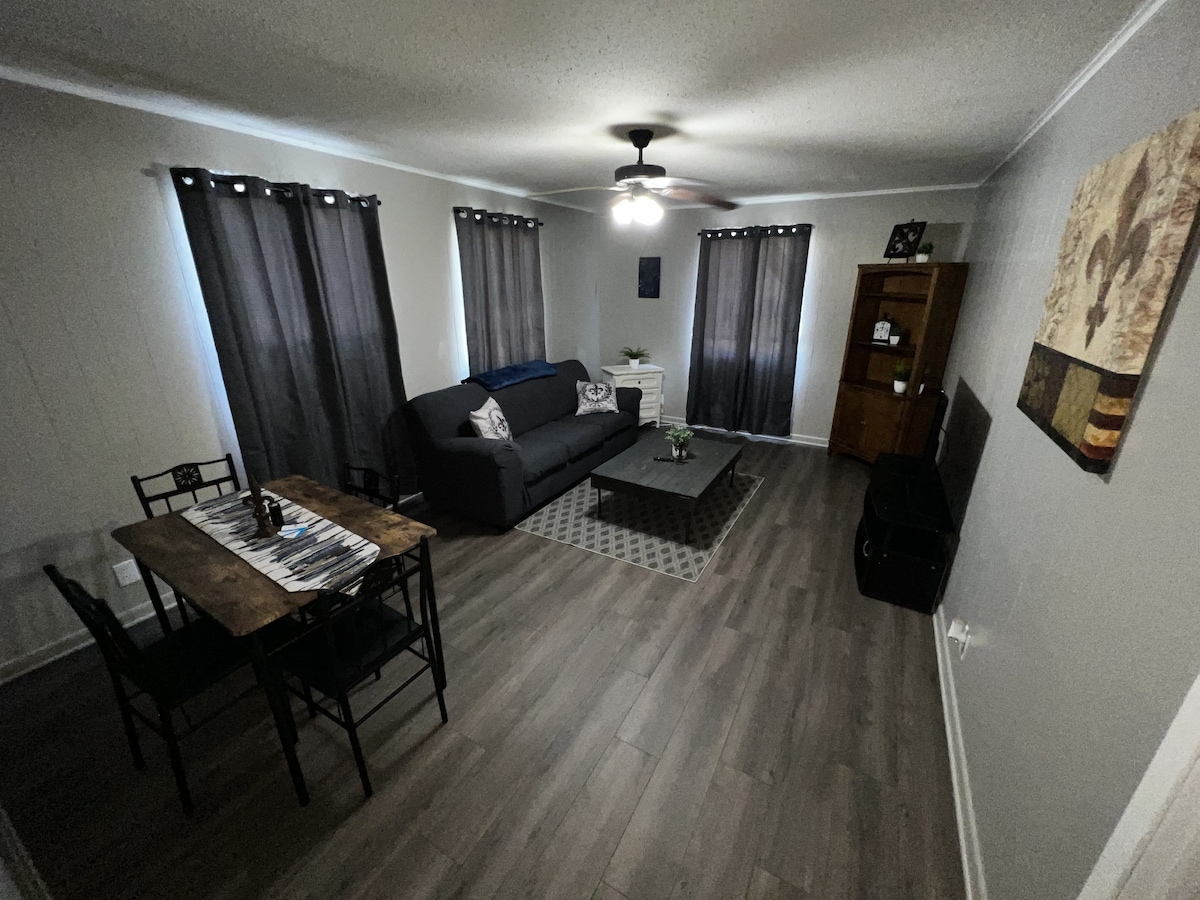 !Newly Renovated! Pelican Lodging #2 (Upstairs)