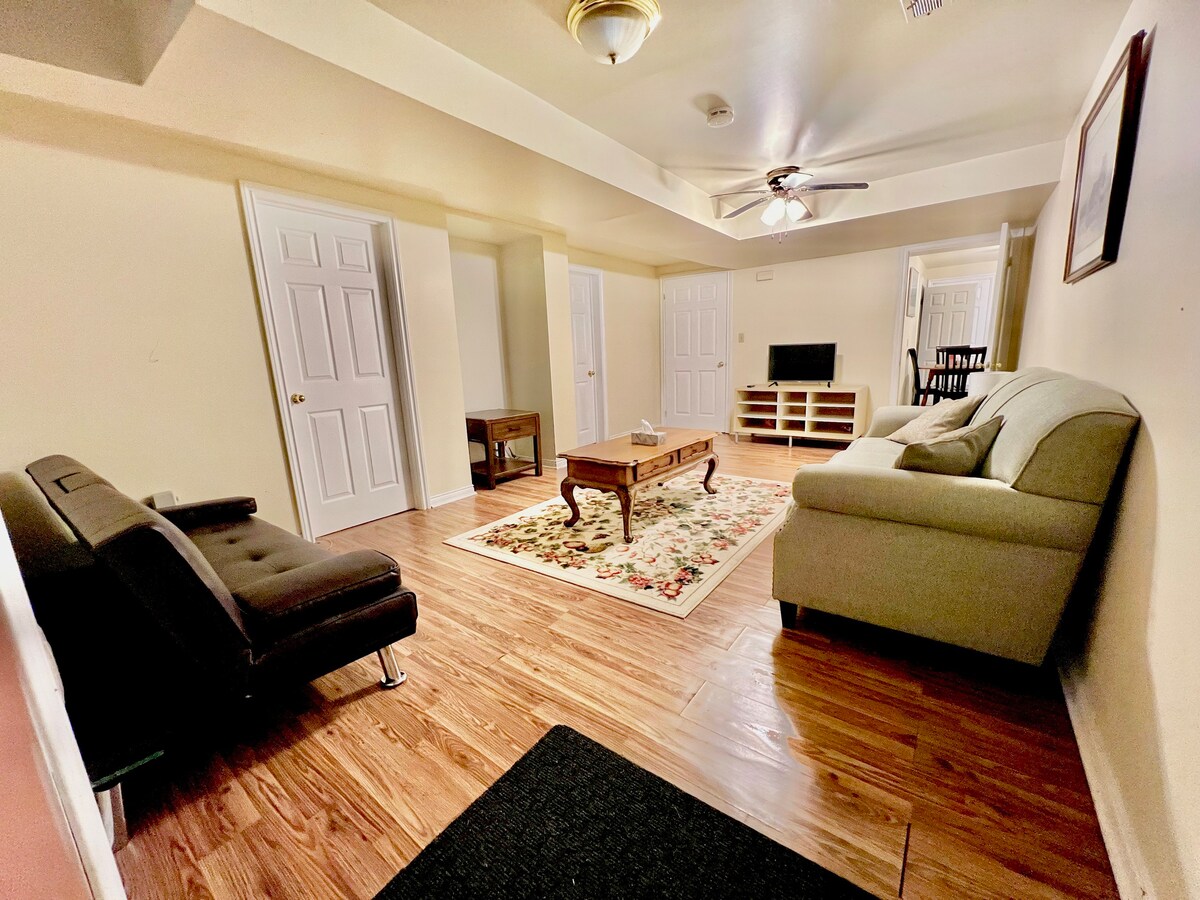 Cozy 2BR Basement Apt in Newmarket