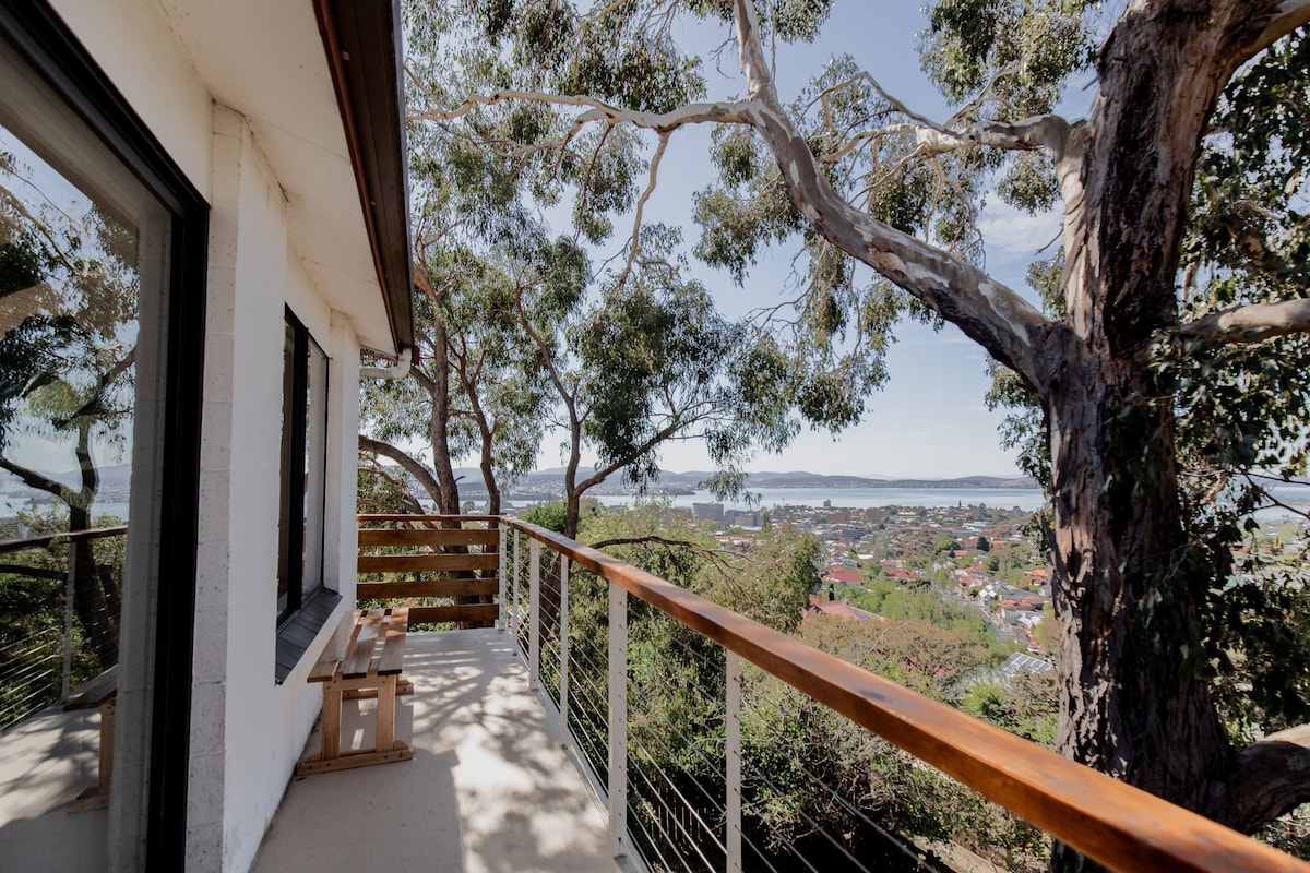 Trendy apartment in the heart of West Hobart