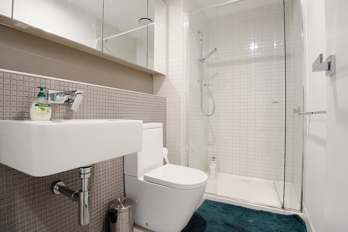 8-Stylish 2B2B apt Melbourne CBD