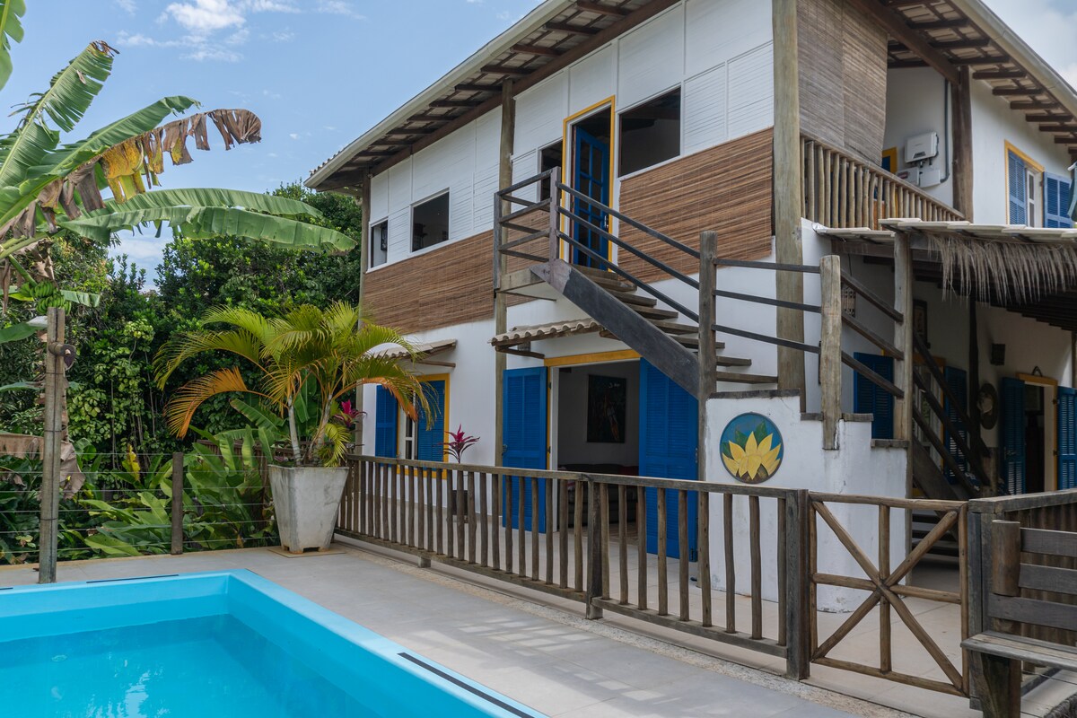 Casa térrea com piscina a pertinho da praia