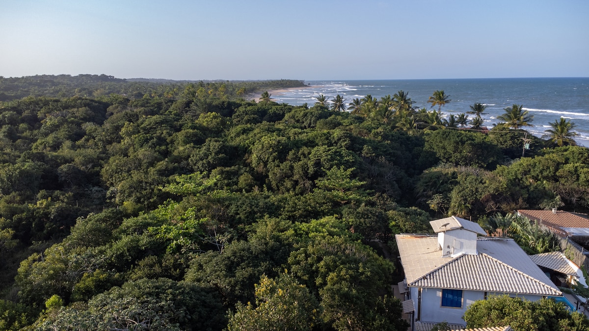 Casa térrea com piscina a pertinho da praia