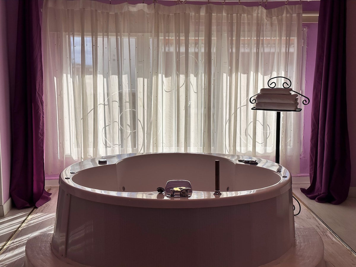 Suite Lila con bañera de hidromasaje