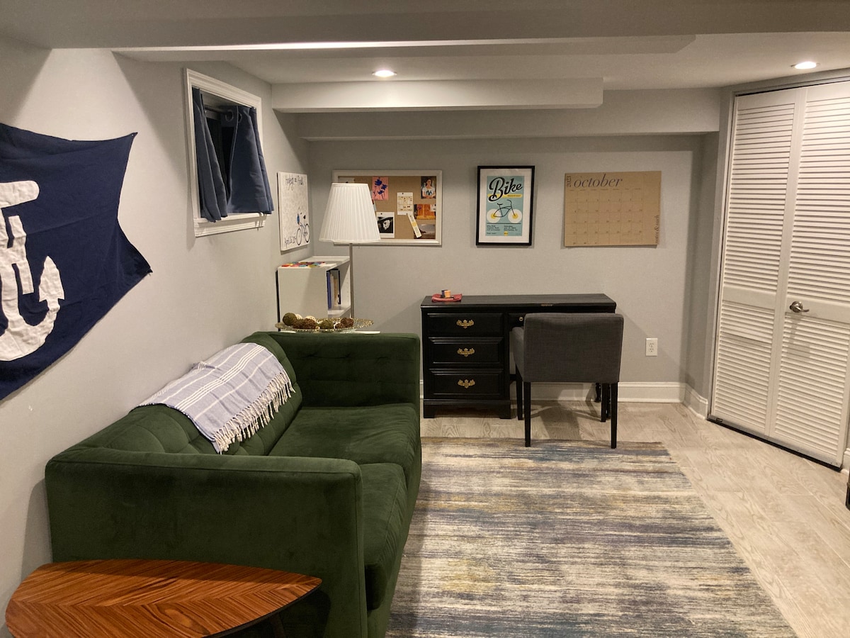 Comfy Private Suite Near Metro!