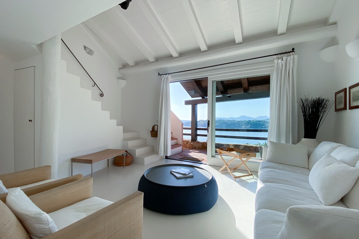 Design apartment overlooking the bay.