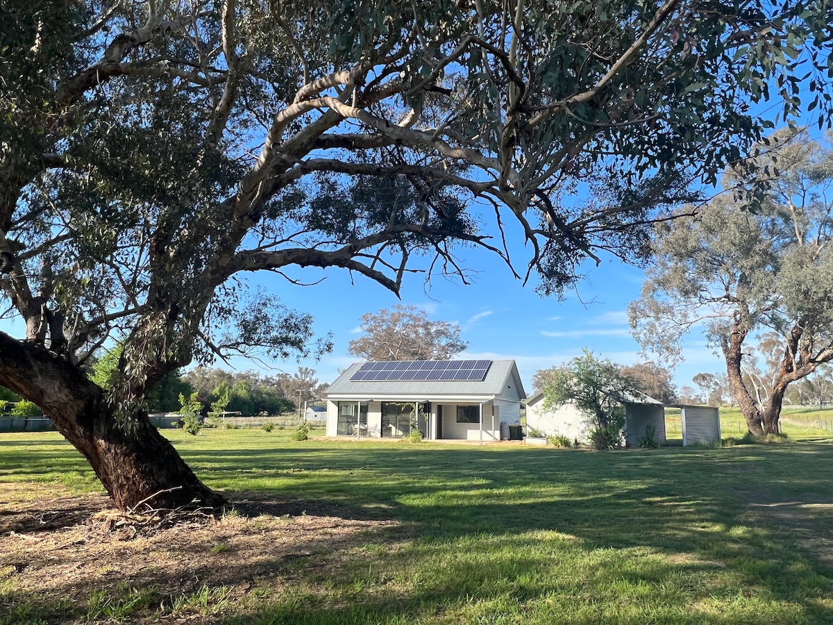 Elora Cottage - A peaceful rural getaway