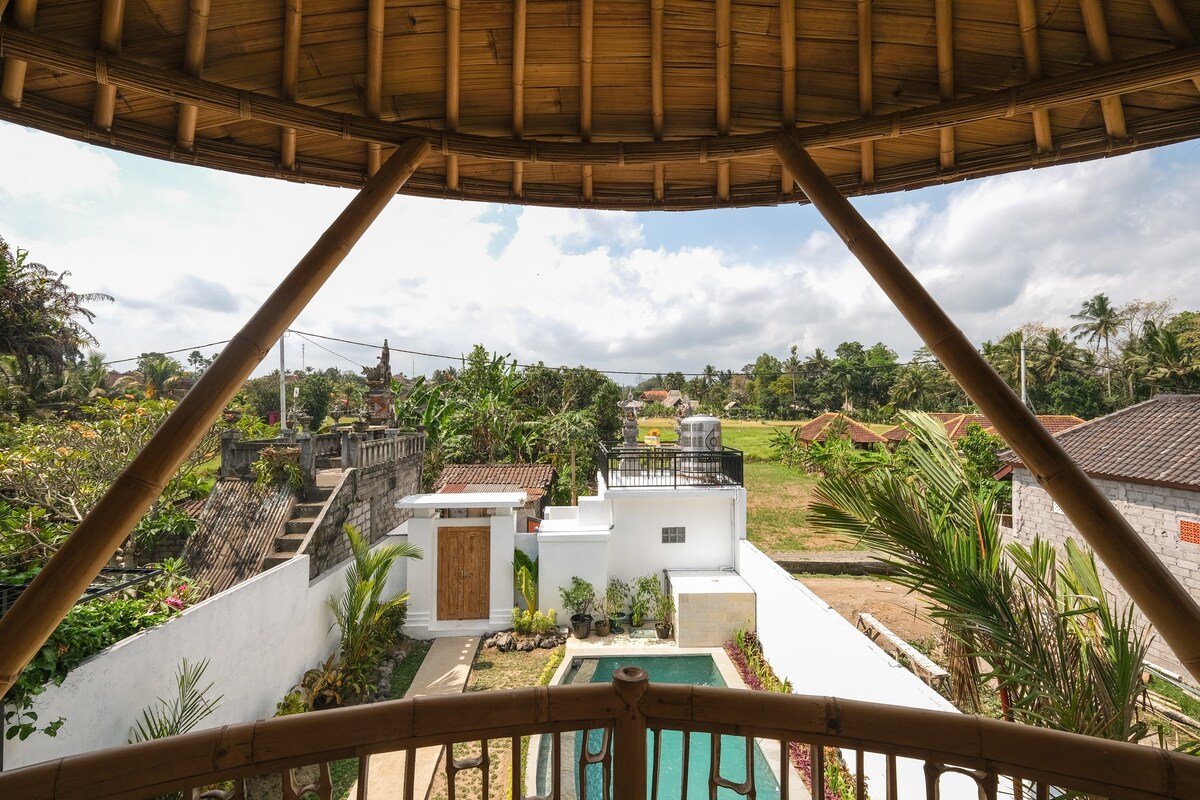 A Luxurious 2-Storey Bamboo in Ubud's Heart