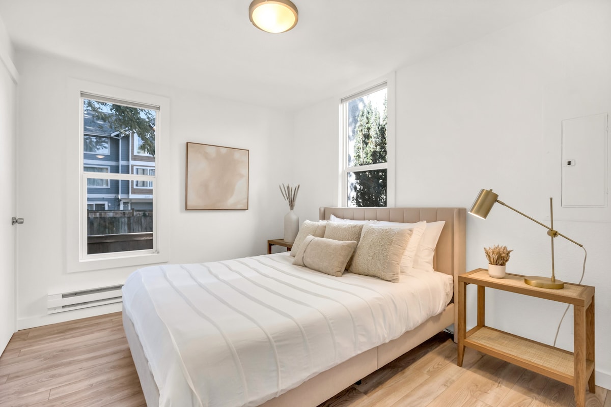 3BR 2BA|Cozy Fall Modern Home in Central District