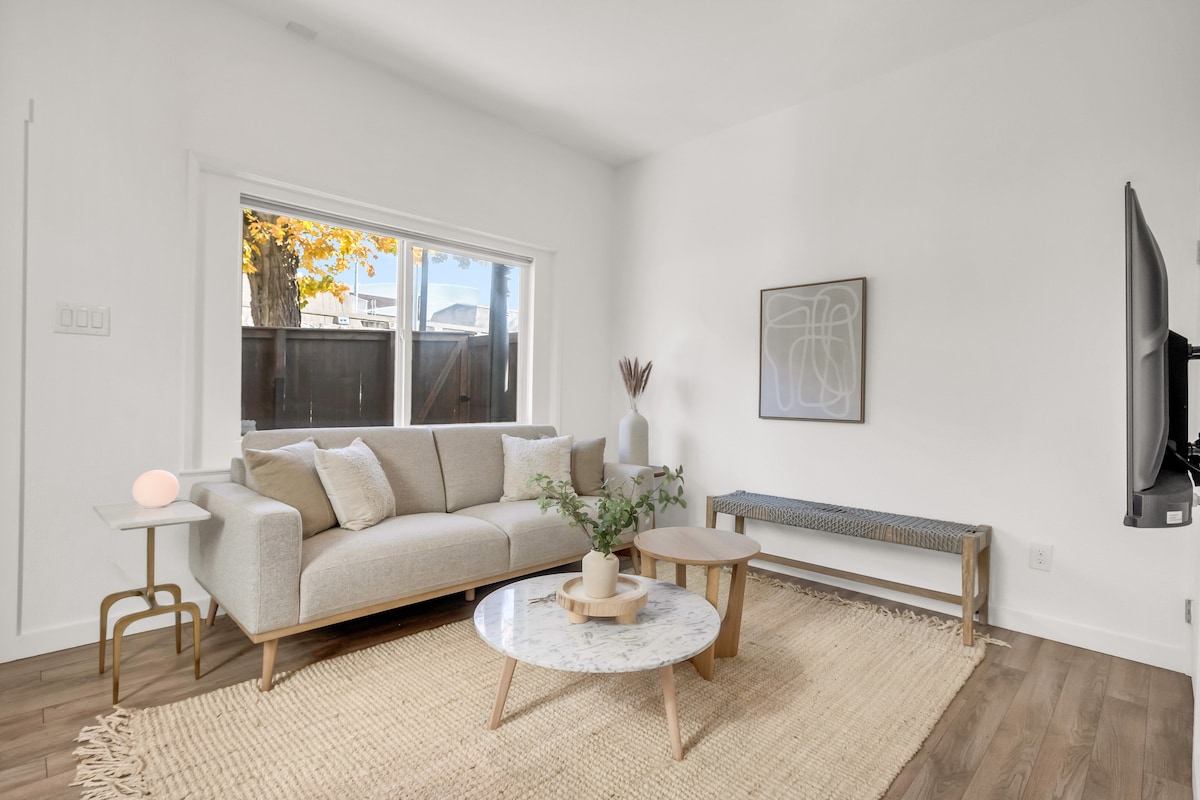 3BR 2BA|Cozy Fall Modern Home in Central District