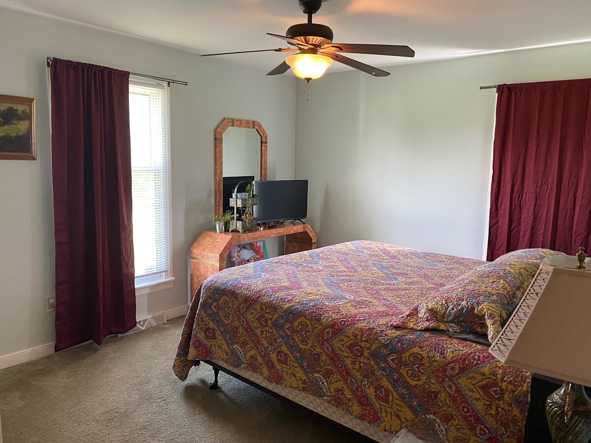 Furnished 6-bed Richmond suburb