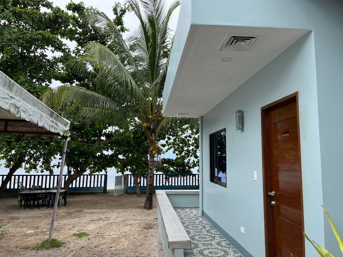 Cozy Room with Beach Front