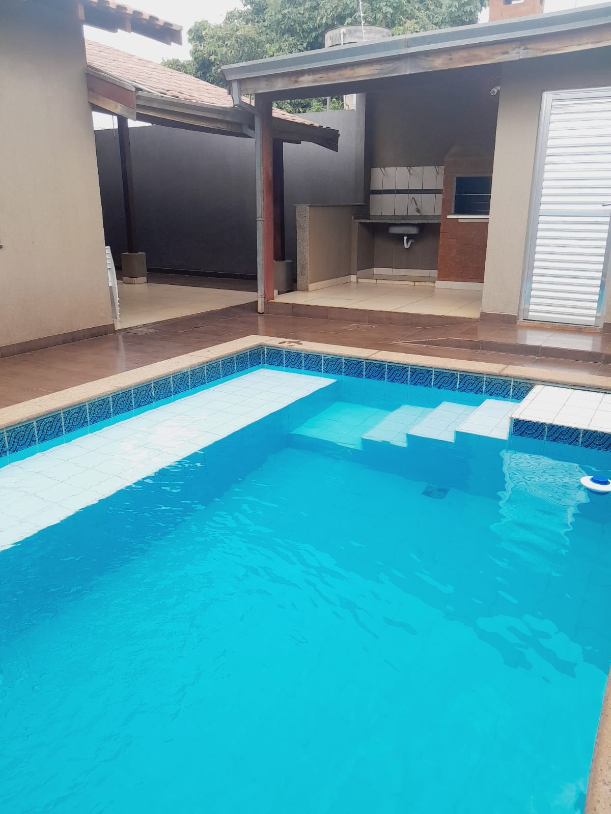 Casa com piscina - 4 quartos com ar condicionado