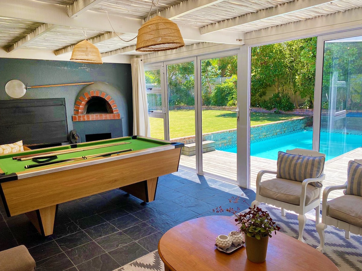 Cape Town Oasis: Pool,Pizza,Fun