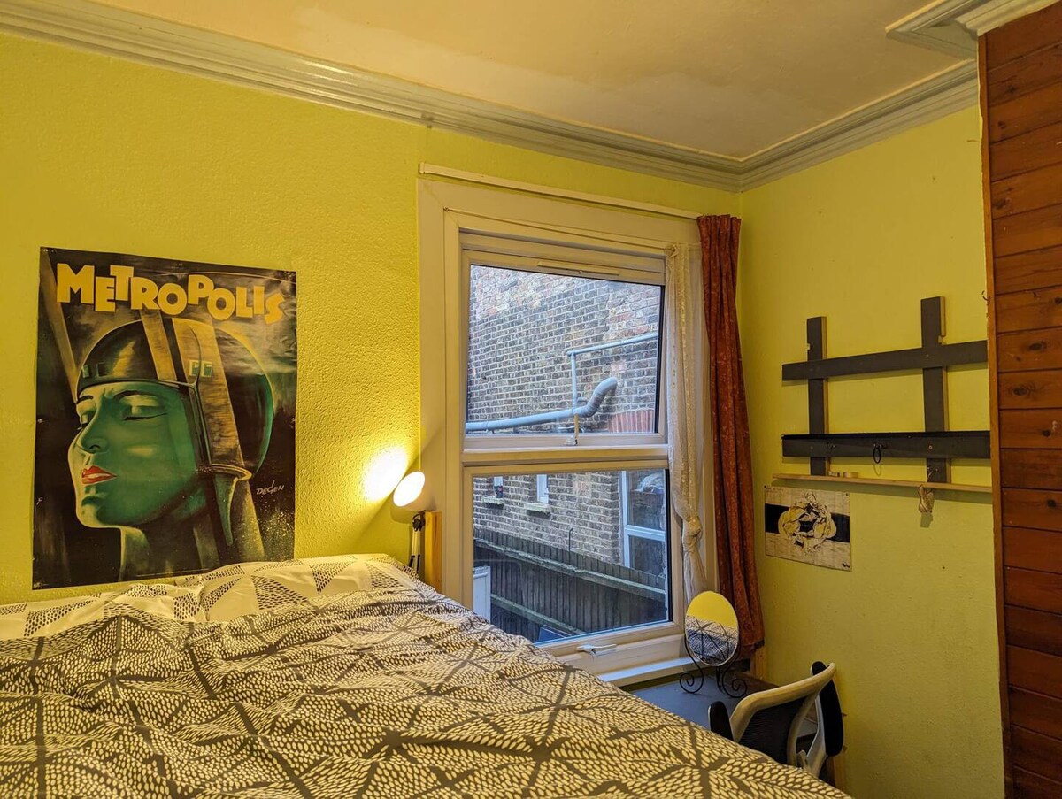 Quiet & Cosy Room, Seven Sisters, 25 min Zone 1