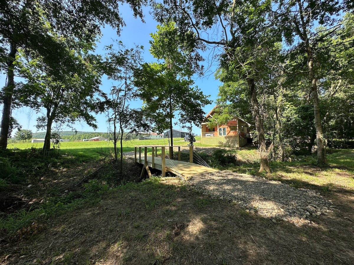 Cozy Cottage on the Caddo River