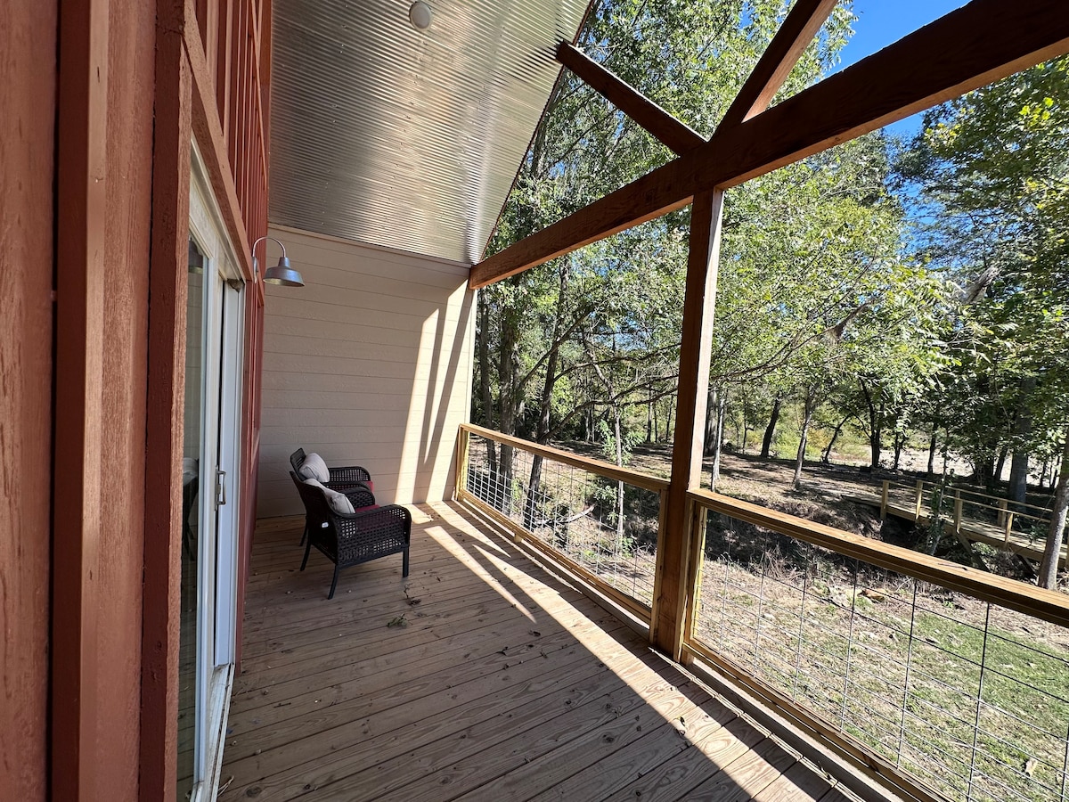 Cozy Cottage on the Caddo River