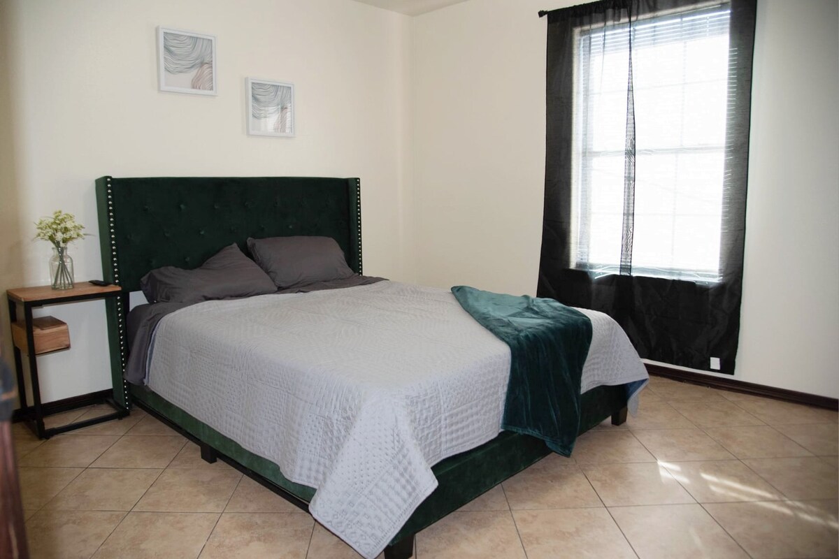 Modern 2 bed 2-bath next to University UTRGV