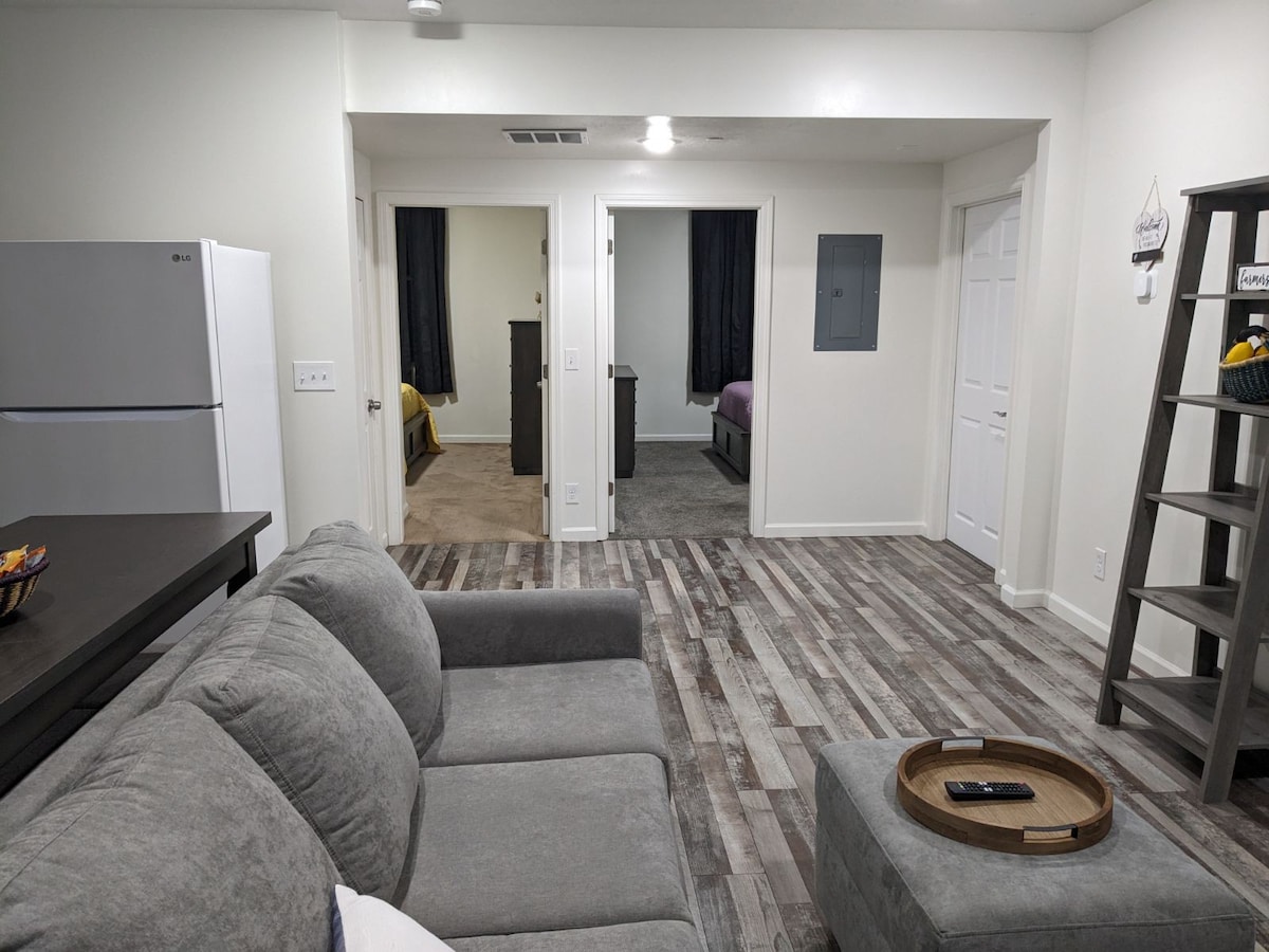 Downtown Oasis: 2BR/1BA Sleeps 6