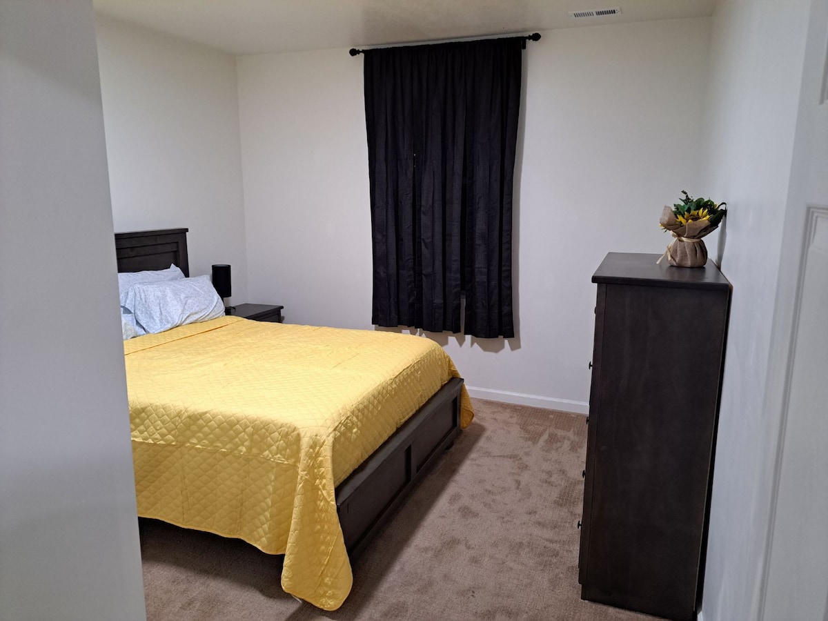 Downtown Oasis: 2BR/1BA Sleeps 6