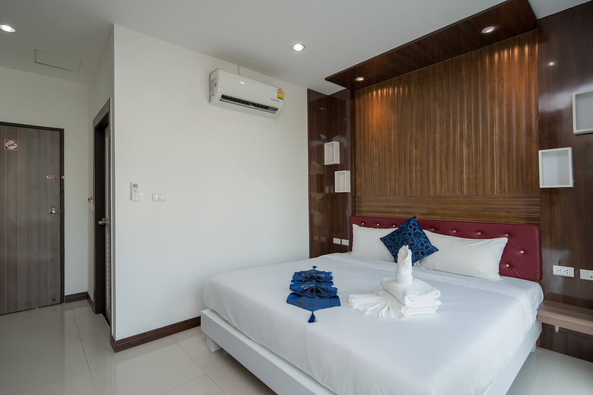 δ A standard dble room baan thai close to beach δ