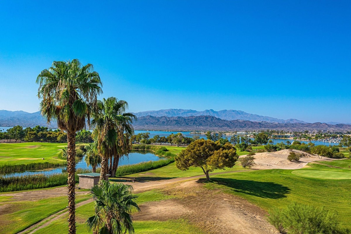 Panoramic Lake & Mountain Views!