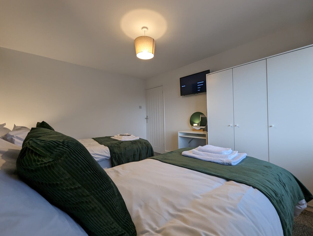 Oakwood Suite | Sleeps 5 | Contractors