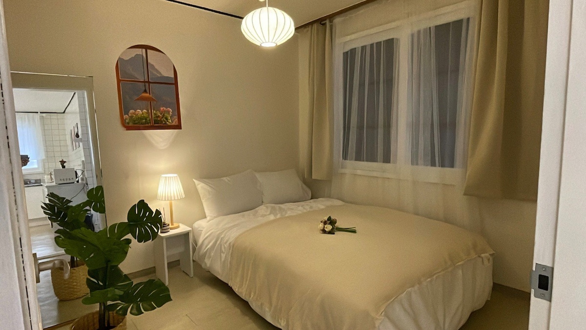 Hongdae Station 6minutes / 3rooms 5beds