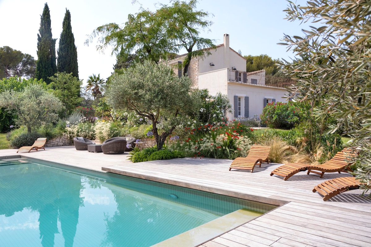 普罗旺斯带花园和泳池的美丽别墅