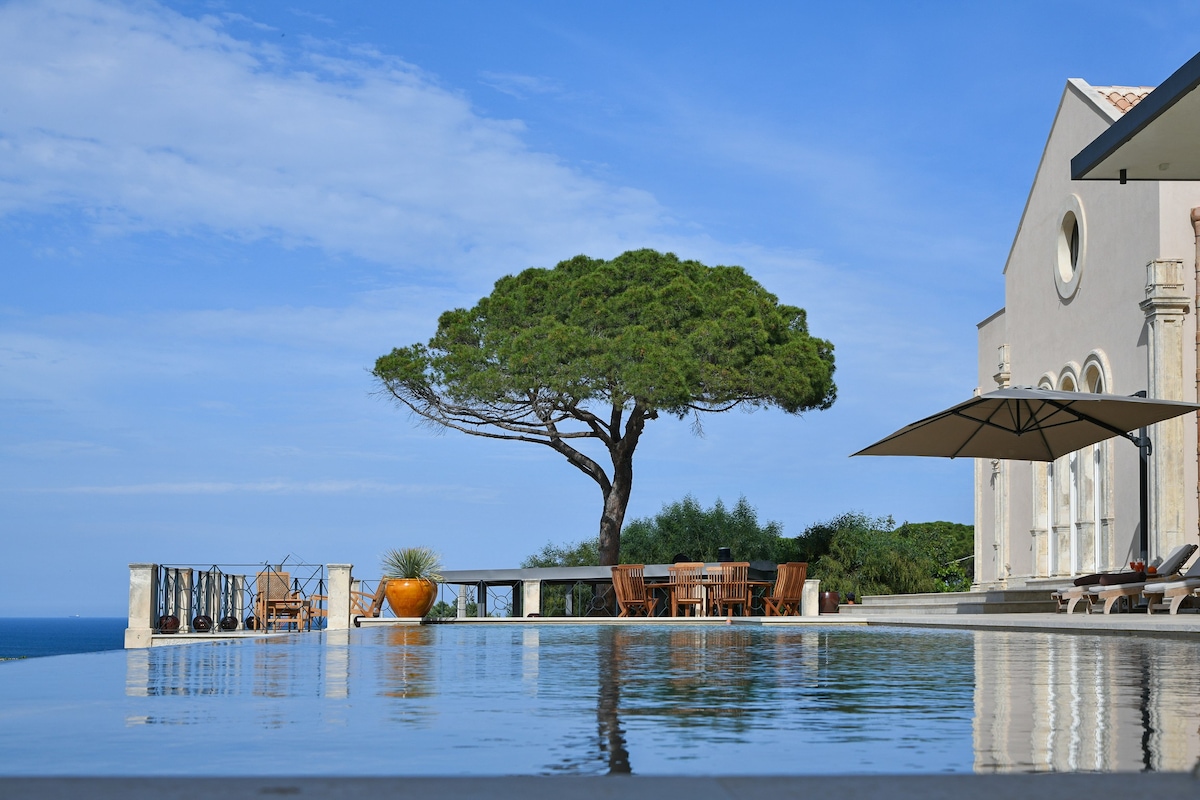 New! Luxurious serviced Villa Oleandra in Siracusa