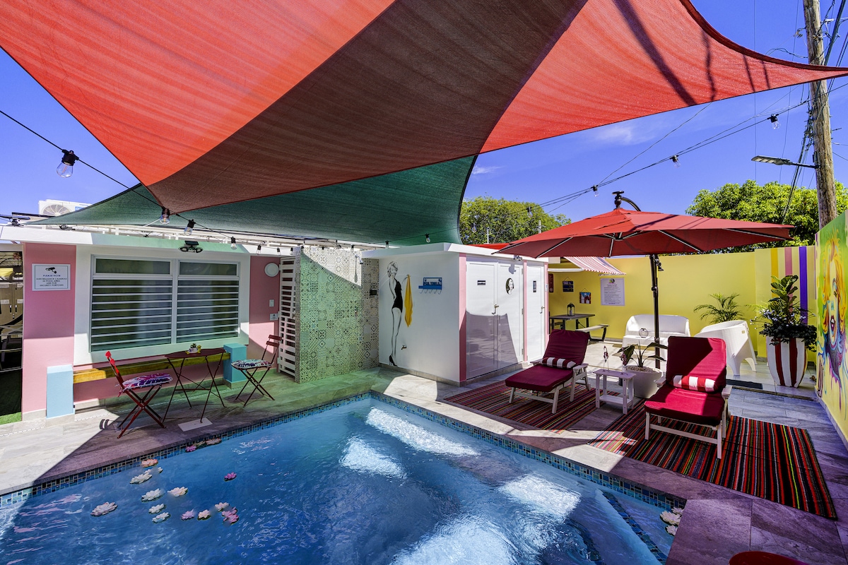 Marilyn Monroe Themed Home/private saltwater pool