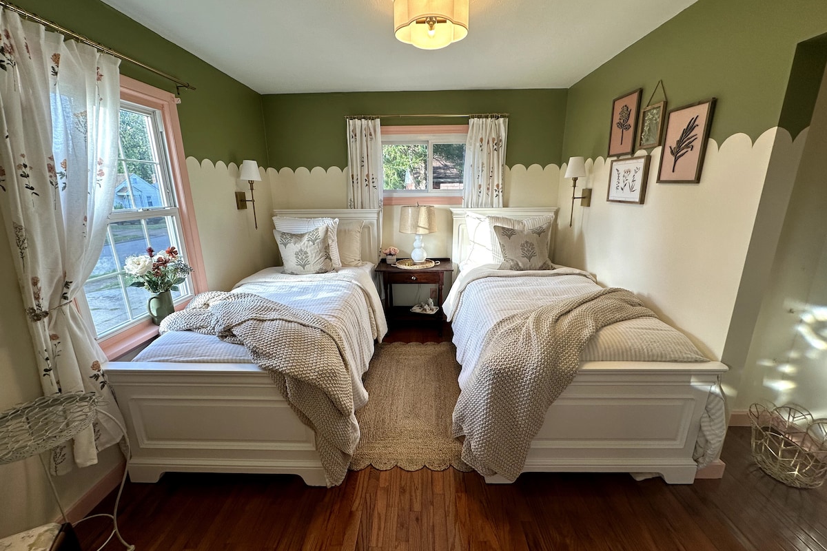 Cozy Bedroom at the Cottage