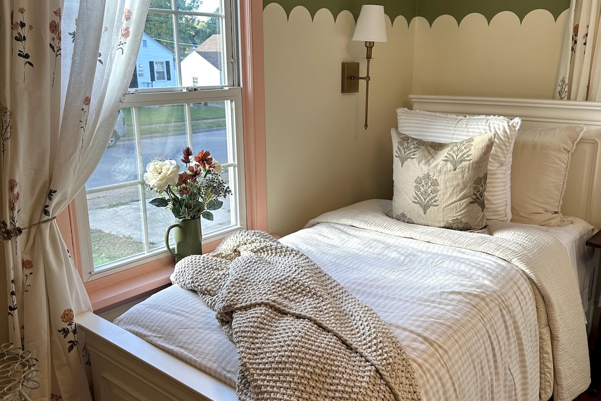 Cozy Bedroom at the Cottage