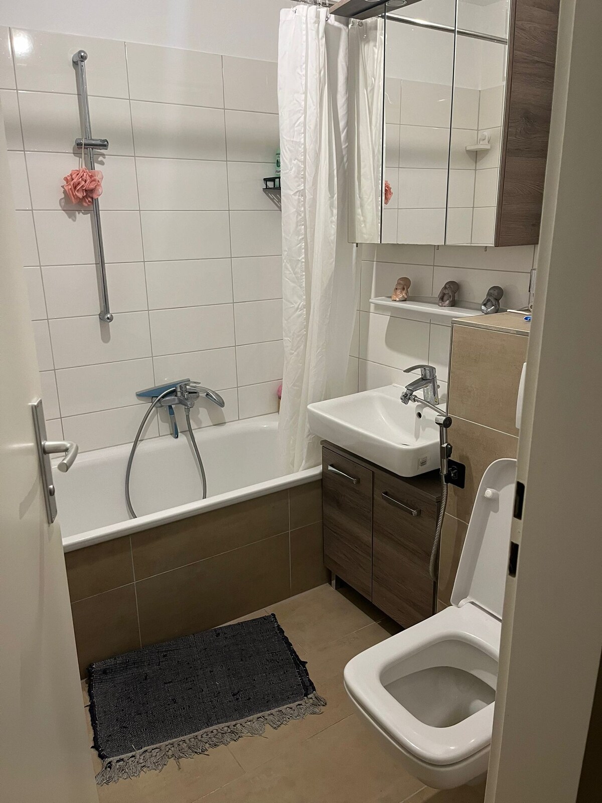 Private Room with office space near Munich-pucheim