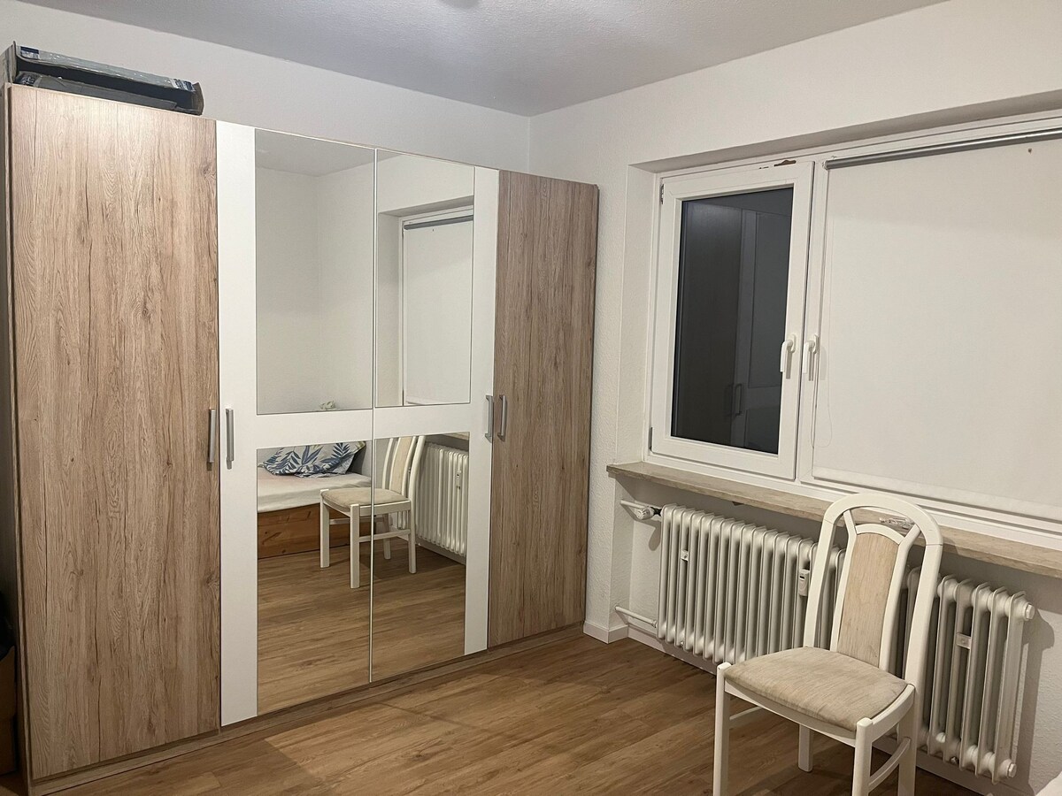 Private Room with office space near Munich-pucheim