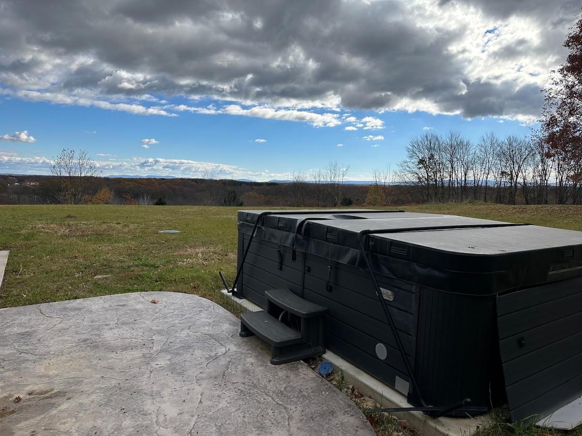 New Farmhouse-Hot Tub, King Beds, Game Room & View