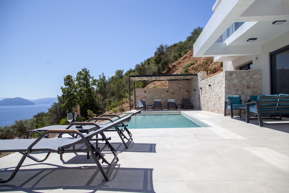 Villa Blauw with Infinity Pool & Sea Views